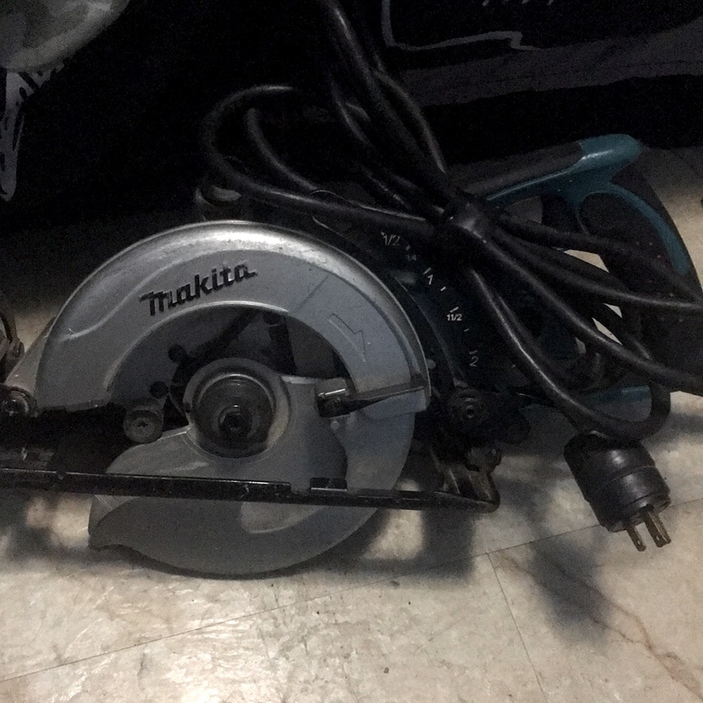 Makita saw